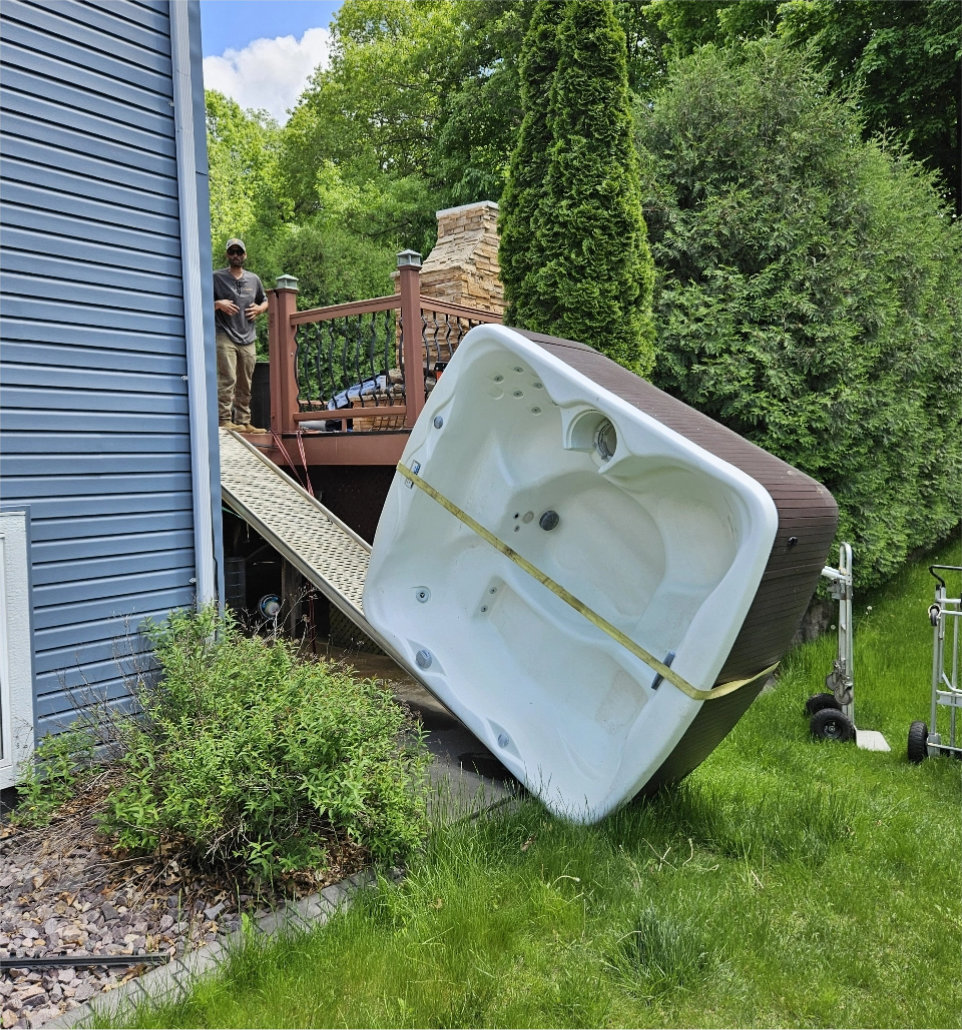 junk-removal-hot-tub-ramp-hauling@2x
