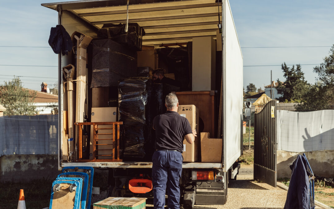 Moving in the South Metro? 3 Reasons to Book Junk Removal Before the Movers Arrive
